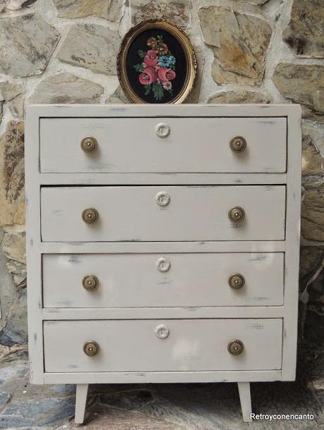 Una cómoda con mucho encanto.