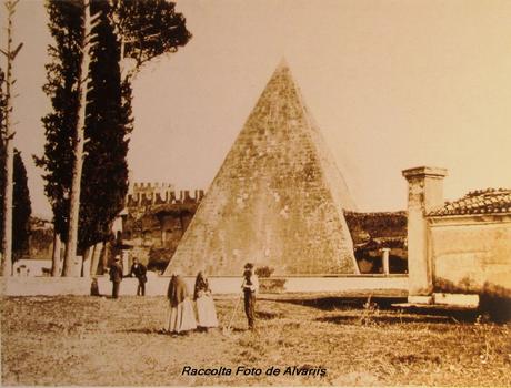 ¿UNA PIRÁMIDE EN ROMA?