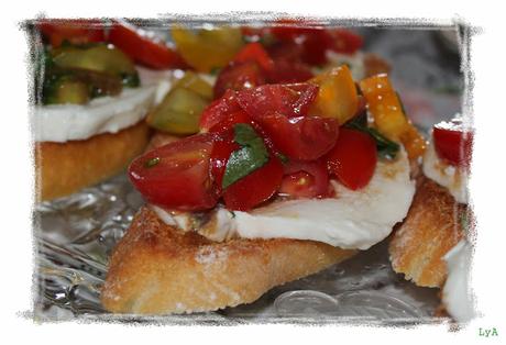 Bruschetta de mozzarella, tomatitos cherry y albahaca fresca