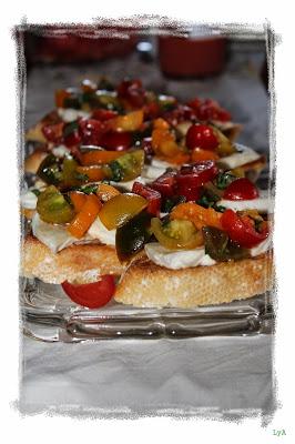 Bruschetta de mozzarella, tomatitos cherry y albahaca fresca