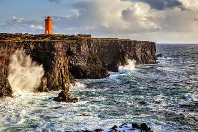 Los faros más fascinantes del mundo y los Premios Max.