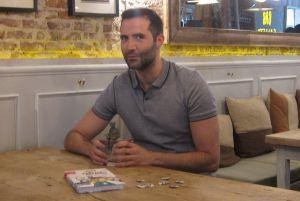 Pedro Mañas con su premio