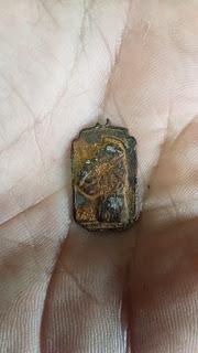 anillo de oro y otros hallazgos