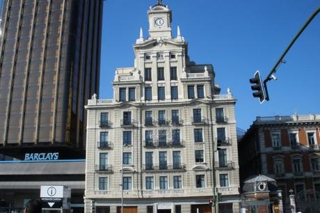 Un edificio con amortiguadores Un edificio con amortiguadores