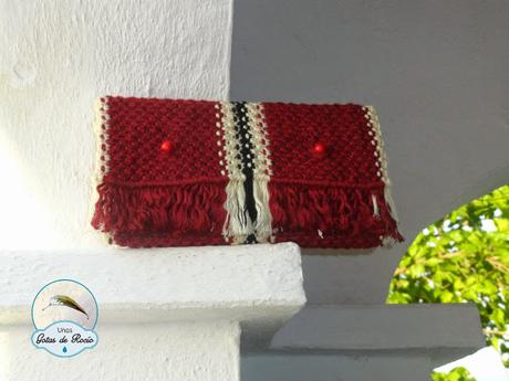 Rojo, blanco y negro.