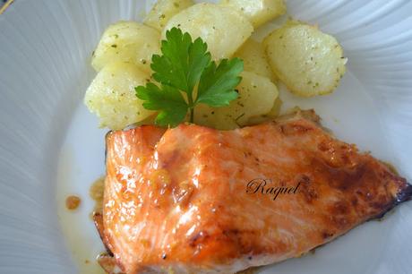 Salmón con Miel y Limón con guarnición de patatas al Horno