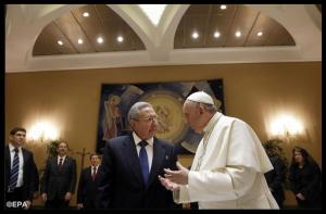 dictador raul castro con papa Francisco