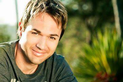 El guapetón, Chris Durán , cumple 40 años