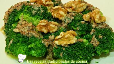 Receta fácil de brócoli con vinagreta de frutos secos