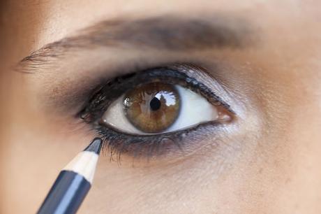 Aprende a hacer un maquillaje de día elegante: ojos ahumados para el día