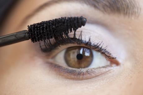 Aprende a hacer un maquillaje de día elegante: ojos ahumados para el día