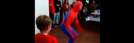Spider-Man no es perfecto, para muestra este video
