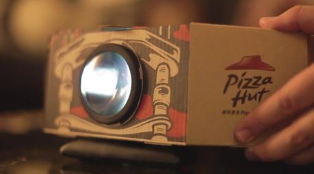 Pizza Hut transforma sus cajas de pizza en proyectores de cine