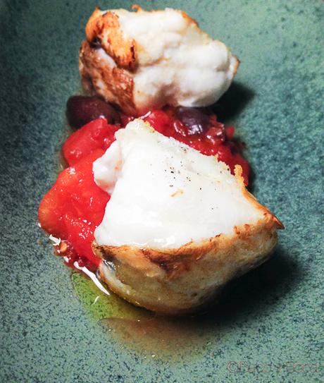 rape a la plancha tomate dulce y olivas Kalamata Hotel Alma Barcelona bacoyboca