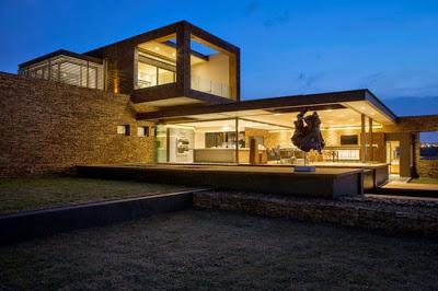 Casa Sofisticada y Moderna en Pretoria /  Sophisticated and Minimal House in Pretoria