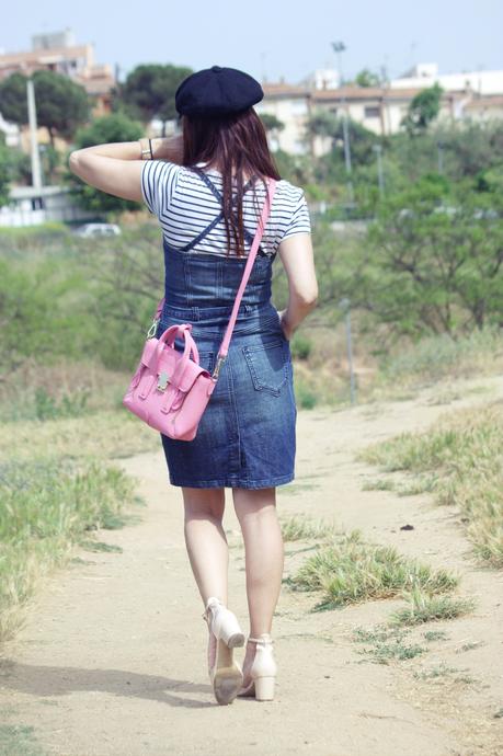 Look navy con falda peto