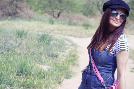 Look navy con falda peto