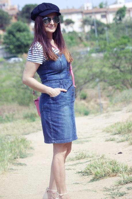 Look navy con falda peto