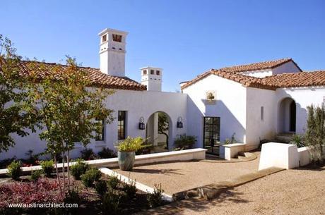 Dos casas de estilo y lujo residencias renovadas en California.