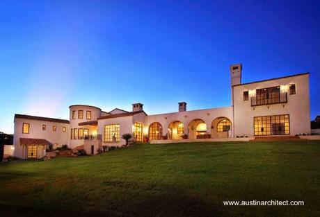 Casa doble residencial de gran extensión estilo Spanish Revival en Estados Unidos