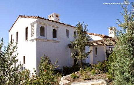 Dos casas de estilo y lujo residencias renovadas en California.