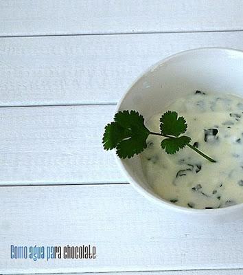 ENSALADA DE ZANAHORIAS Y SEMILLAS DE MOSTAZA, CON SALSA AL CILANTRO.