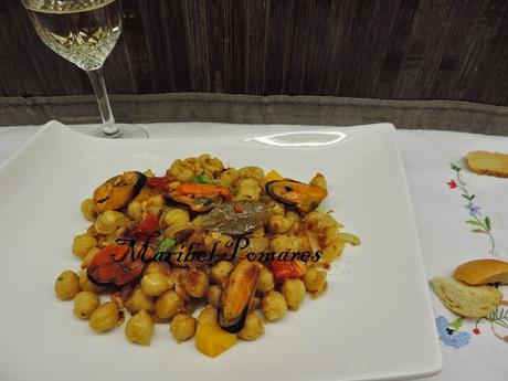 Ensalada de garbanzos con mejillones.