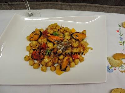 Ensalada de garbanzos con mejillones.
