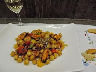 Ensalada de garbanzos con mejillones.