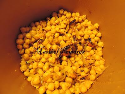 Ensalada de garbanzos con mejillones.