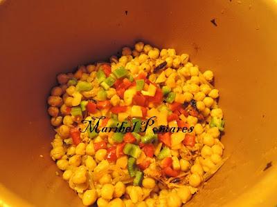 Ensalada de garbanzos con mejillones.