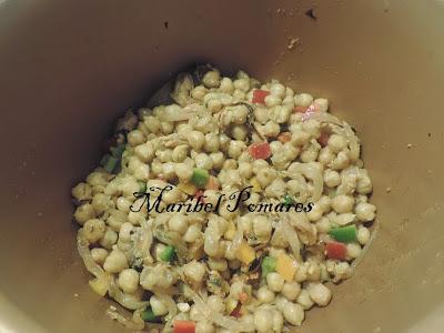 Ensalada de garbanzos con mejillones.