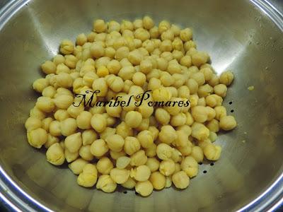 Ensalada de garbanzos con mejillones.