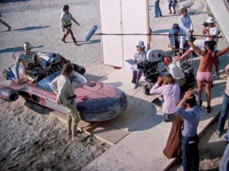 100 FOTOS RARAS DETRAS DE LAS CAMARAS EN LA FILMACION DE “STAR WARS”1977