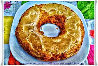 Rosca de bizcocho y piña en almibar