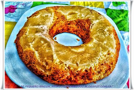 Rosca de bizcocho y piña en almibar