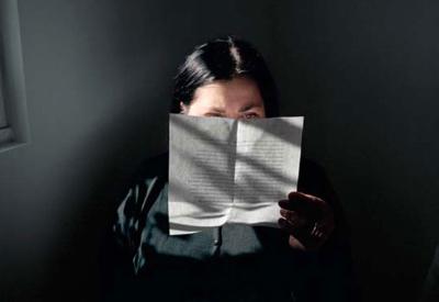 Correctora. Valérie Lermite, otra de las involucradas en la performance de lectura e interpretación.