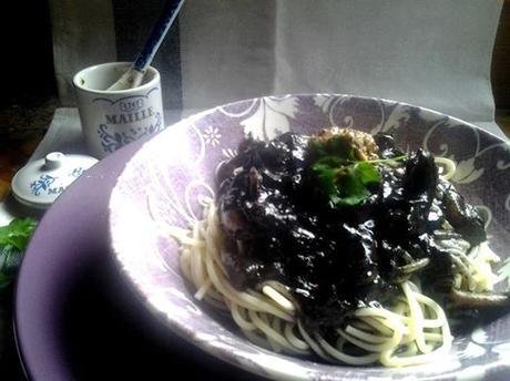 PASTA EN SALSA DE CHOCOS A LA MOSTAZA