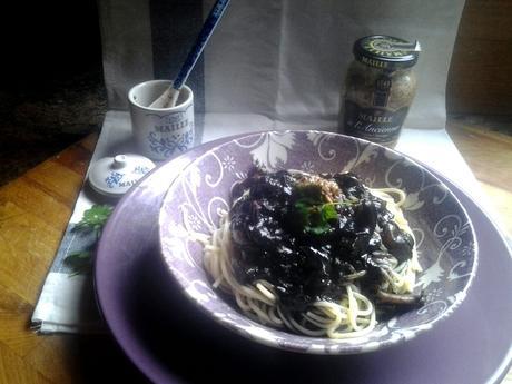 PASTA EN SALSA DE CHOCOS A LA MOSTAZA