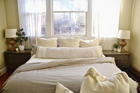 UN DORMITORIO CON TODO EL ENCANTO