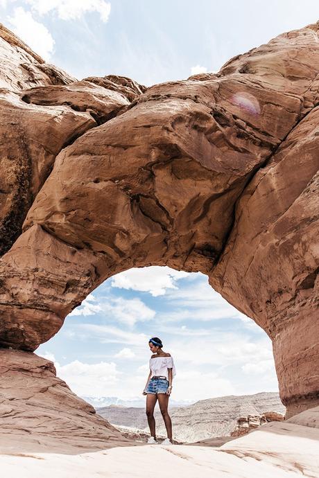 Arches_National_Park-Utah-Dead_Horse_Point-Canyonlands-Off_The_Shoulder_Top-Bandana_Turbant-Converse-Travel_Look-Outfit-Collage_Vintage-90