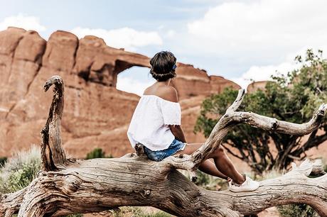 Arches_National_Park-Utah-Dead_Horse_Point-Canyonlands-Off_The_Shoulder_Top-Bandana_Turbant-Converse-Travel_Look-Outfit-Collage_Vintage-31