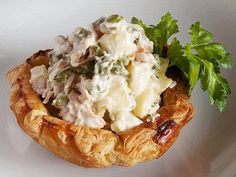 Tartaletas hojaldradas de ensaladilla de trigueros