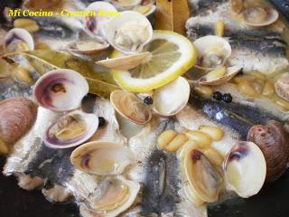 MORAGA DE SARDINAS CON ALMEJAS Y PIÑONES