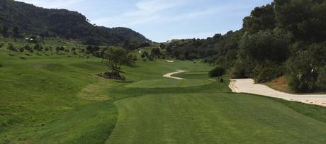 Salida del 18, el bosque acompañando durante todo el hoyo