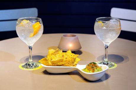 estilo moderno estilo mediterráneo Diseño de exteriores decoración locales comerciales decoración en blanco decoración de restaurantes decoración de hoteles decoración de cafeterías bares 