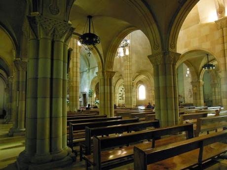 Bellas columnas en la iglesia de San Pedro