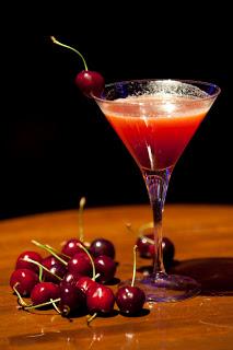 Cereza del Jerte y Museo Chicote crean tres cócteles con las primeras cerezas