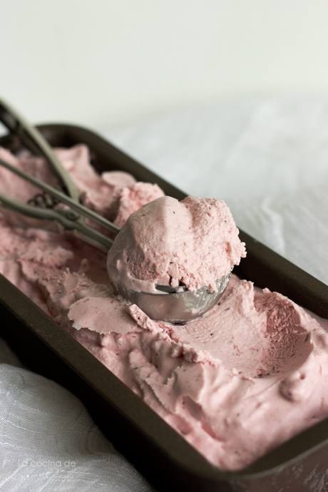 buttermilk-strawberry-ice-cream