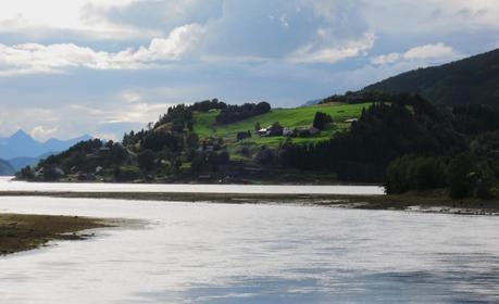 A través del espejo El fiordo Leir (Leirfjorden)